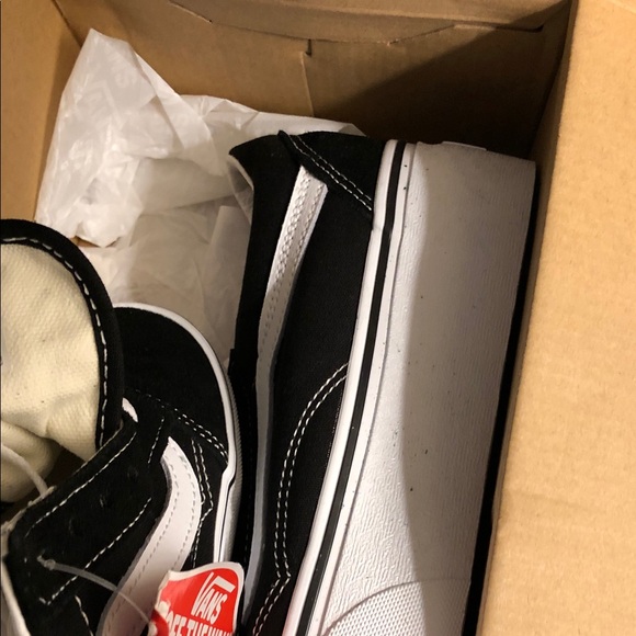 Vans Women’s Old School Black and White - Picture 6 of 8